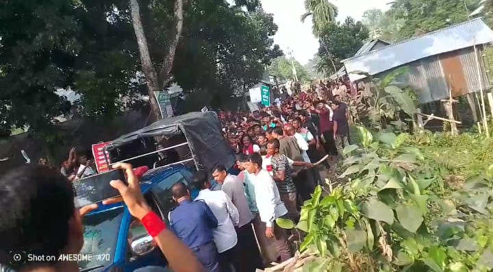 মঙ্গলবার ২৬ নভেম্বর দুপুর ১টার দিকে উপজেলার ভাঙ্গারহাট বাজারে এঘটনা ঘটে
