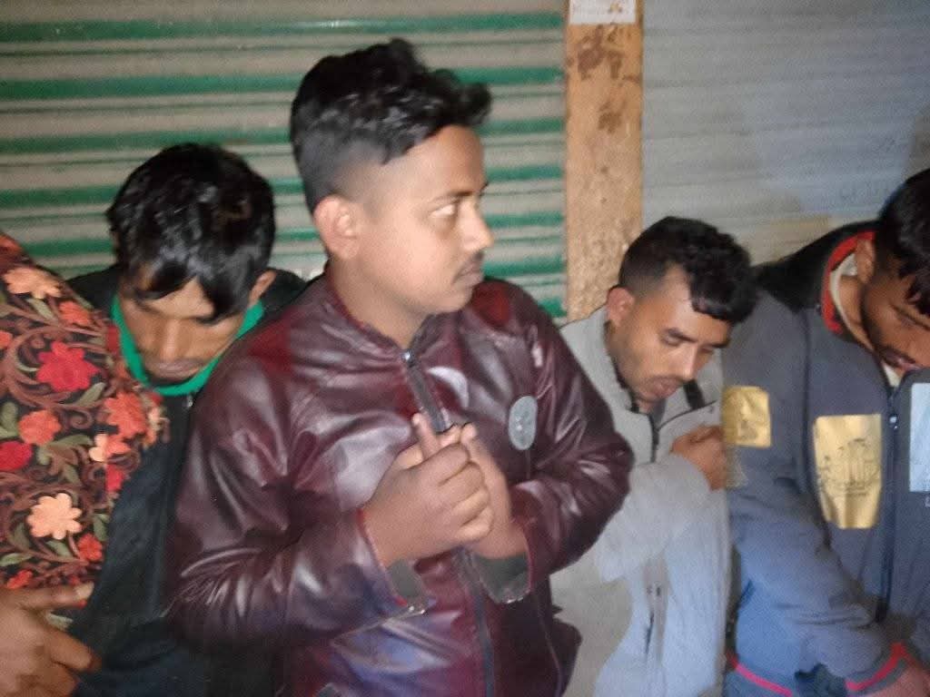 গোপালগঞ্জে চোর সন্দেহে গণপিটুনির পর ৬ জনকে পুলিশে দিল জনতা